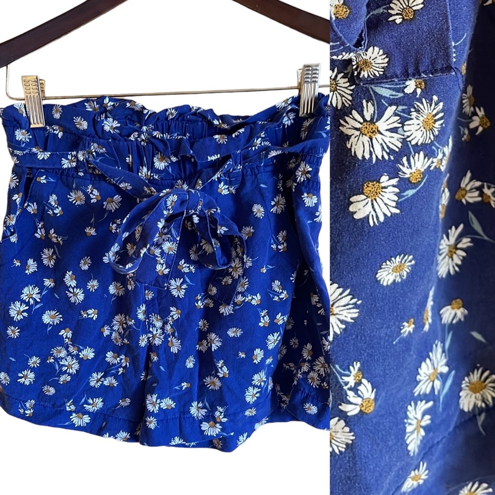 Thread and supply high rise waistband Daisy print short size small